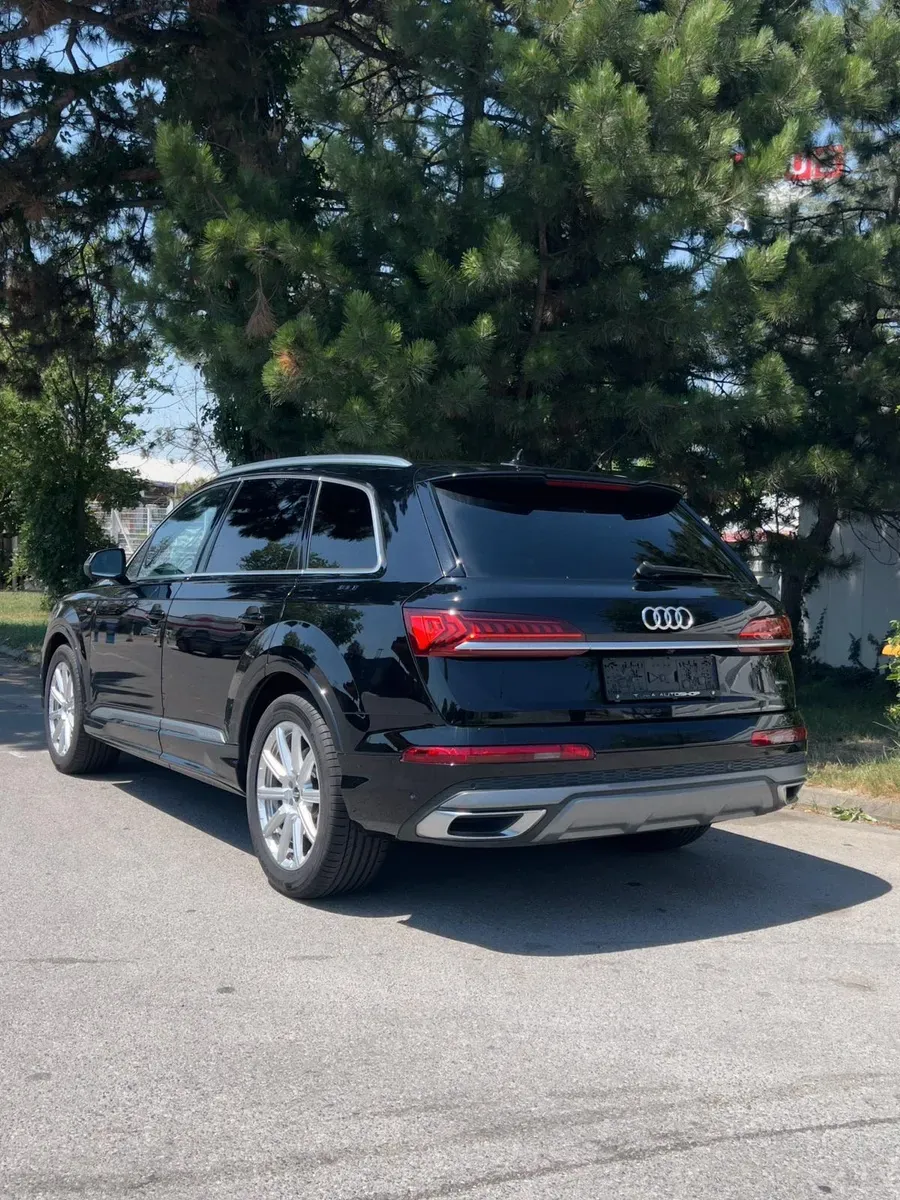 Audi Q7 2021 photo 2