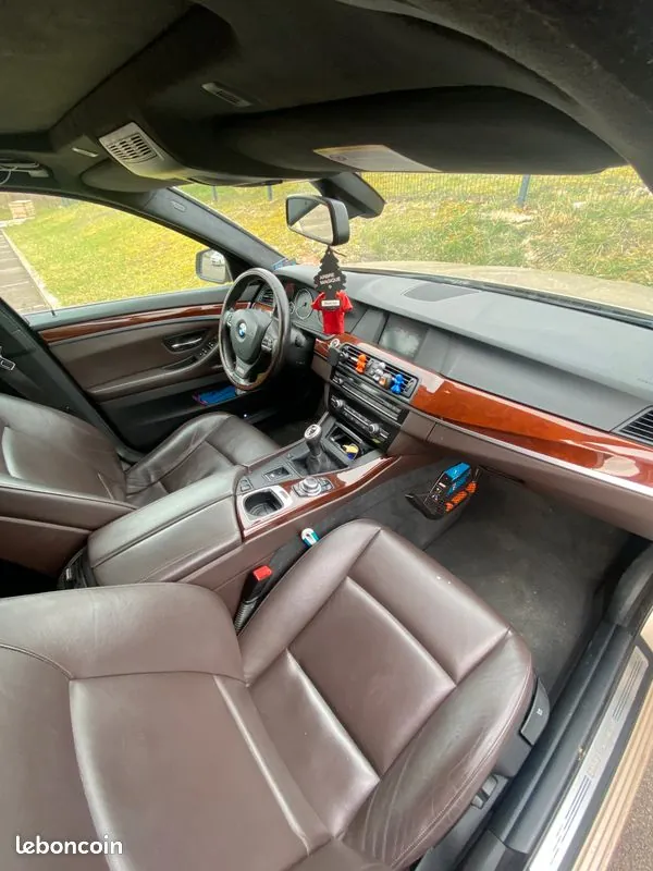 BMW 5 Series 2011 photo 2