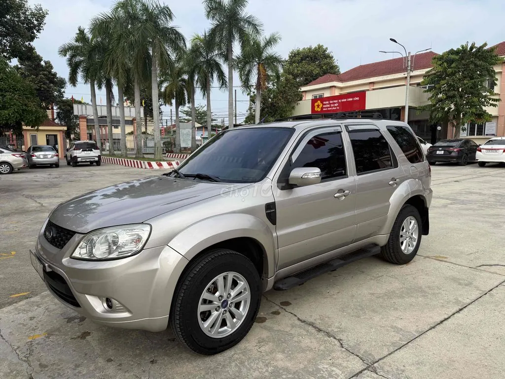 Ford Escape 2012 photo 2