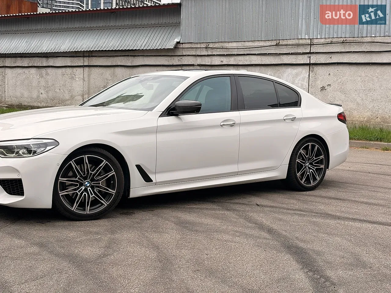 BMW 5 Series 2017 photo 2