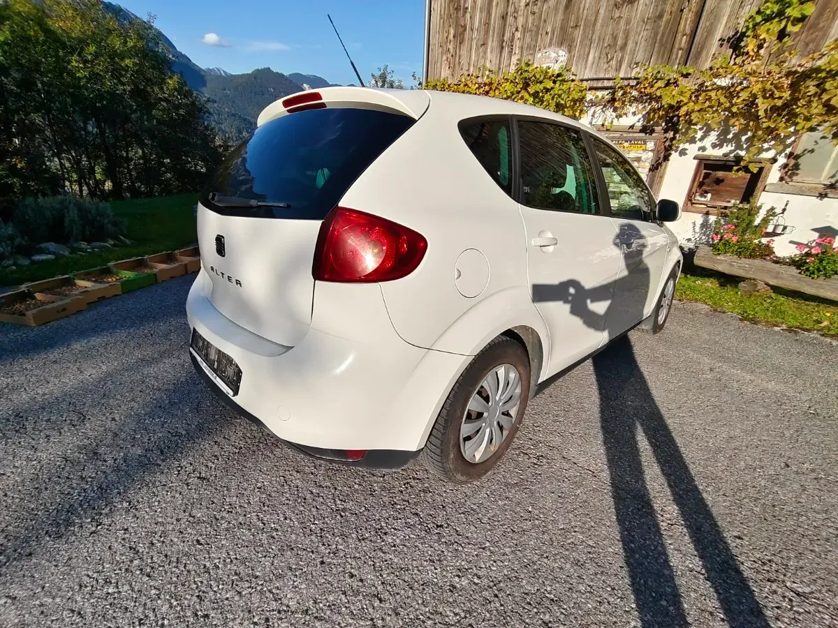 Seat Altea 2011 photo 2