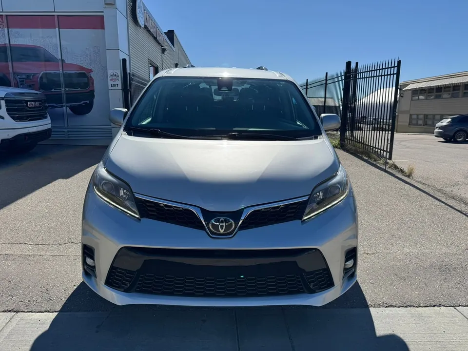 Toyota Sienna 2019 photo 2