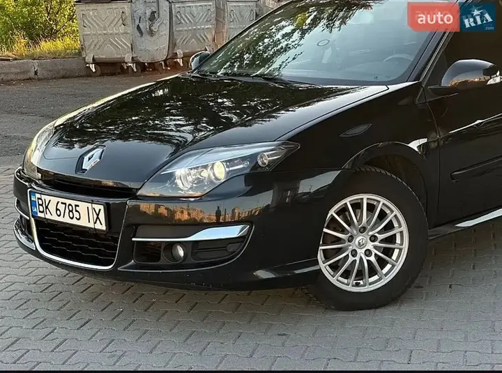Renault Laguna 2011 photo 2