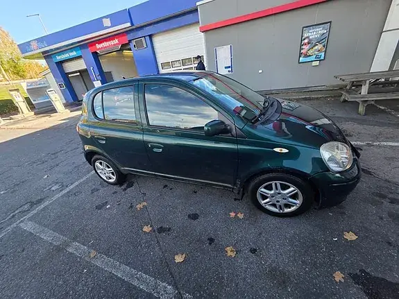 Toyota Yaris 2003 photo 2