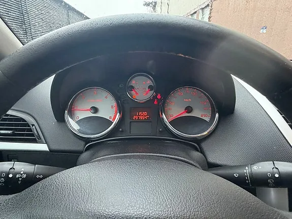 Peugeot 207 2011 photo 5