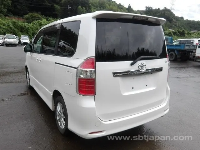 Toyota Noah S 2007 photo 3