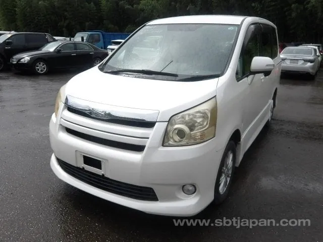 Toyota Noah S 2007 photo 2