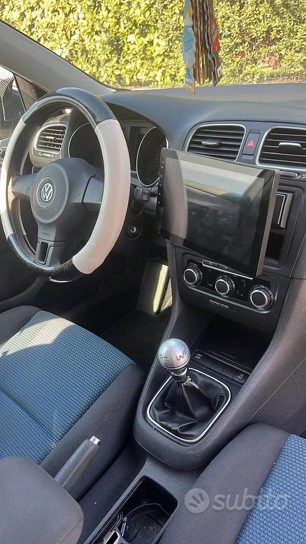 Volkswagen Golf 2010 photo 4