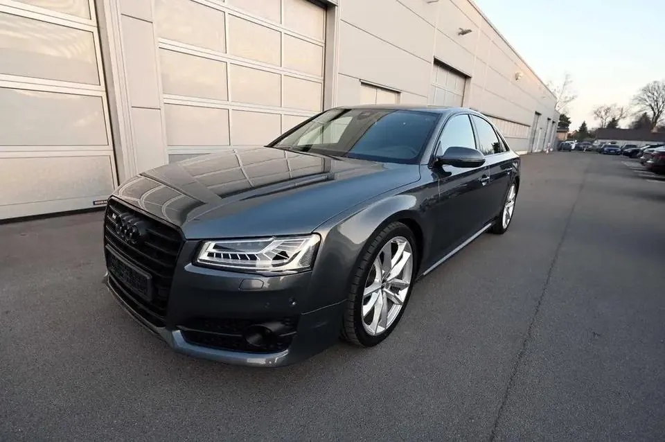 Audi S8