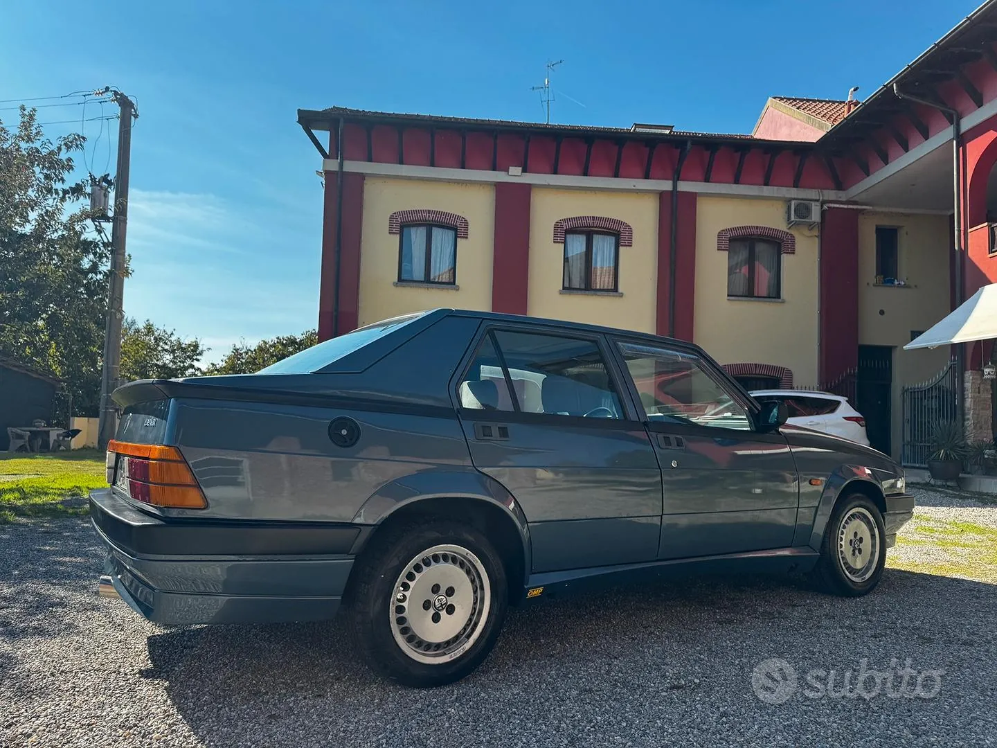 Alfa Romeo 75 1988 photo 4