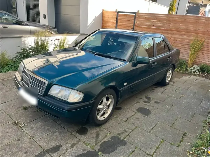 Mercedes-Benz C180