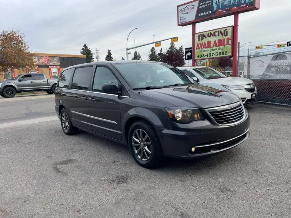 Chrysler Town & Country 2015 photo 3
