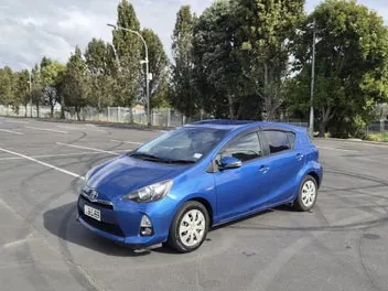 Toyota Aqua 2012 photo 5
