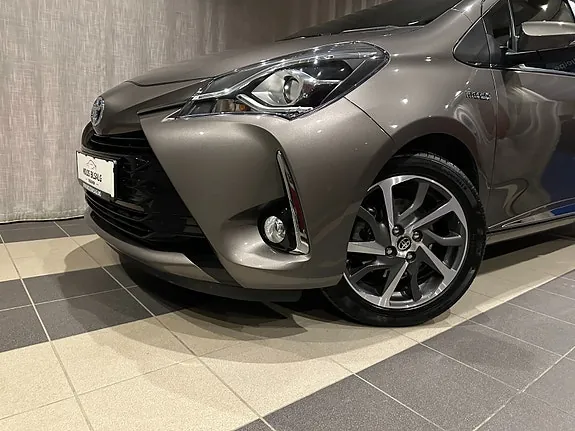 Toyota Yaris 2017 photo 2