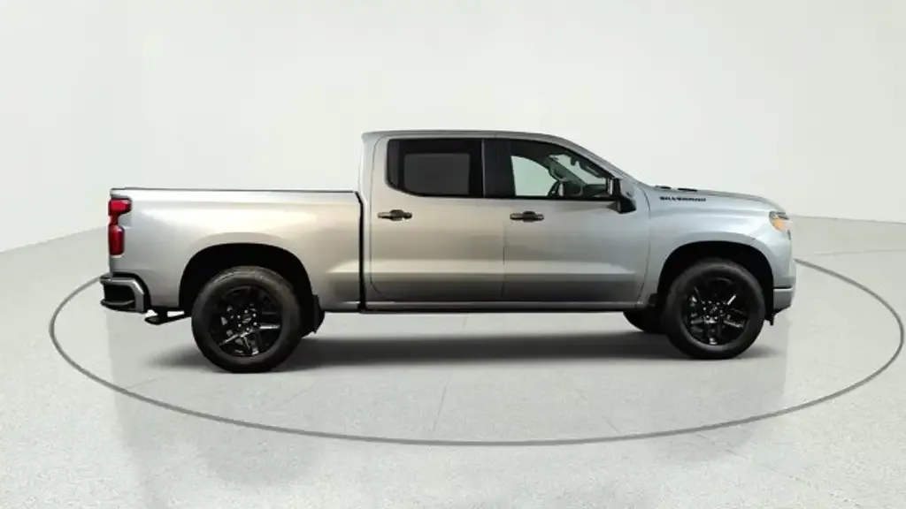Chevrolet Silverado 1500 2026 photo 2