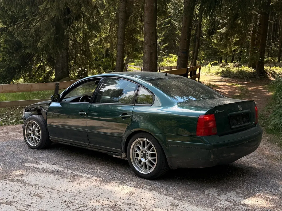 Volkswagen Passat 2000 photo 2