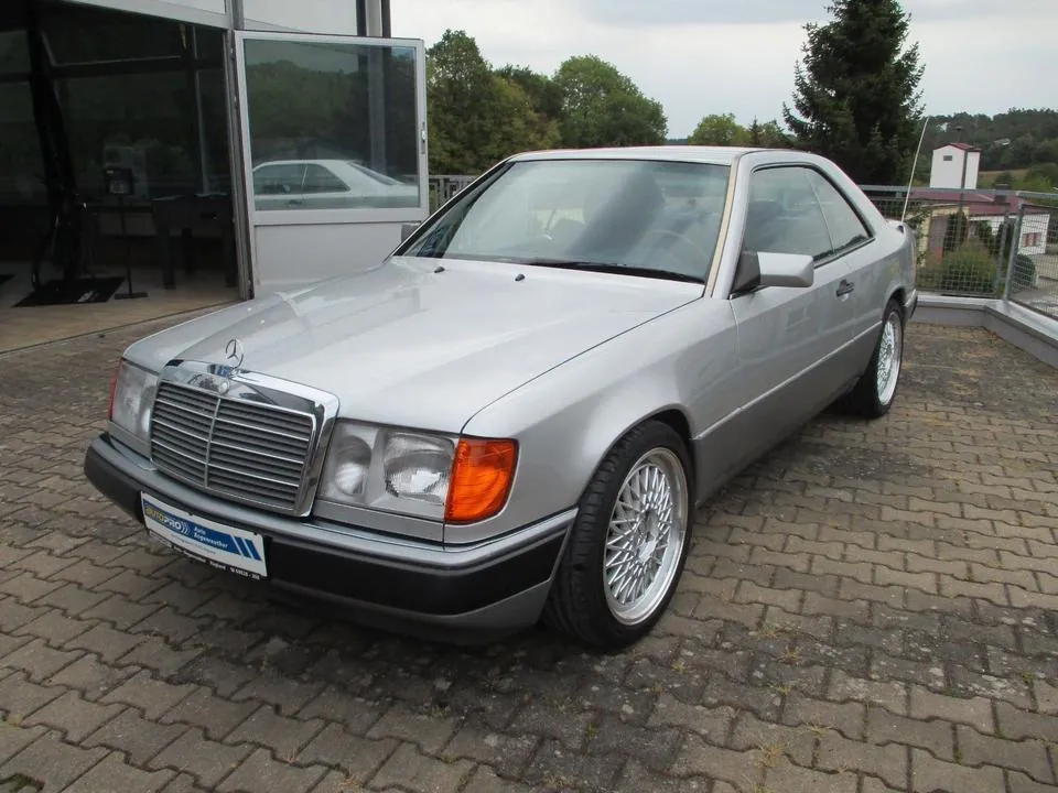 Mercedes-Benz 220