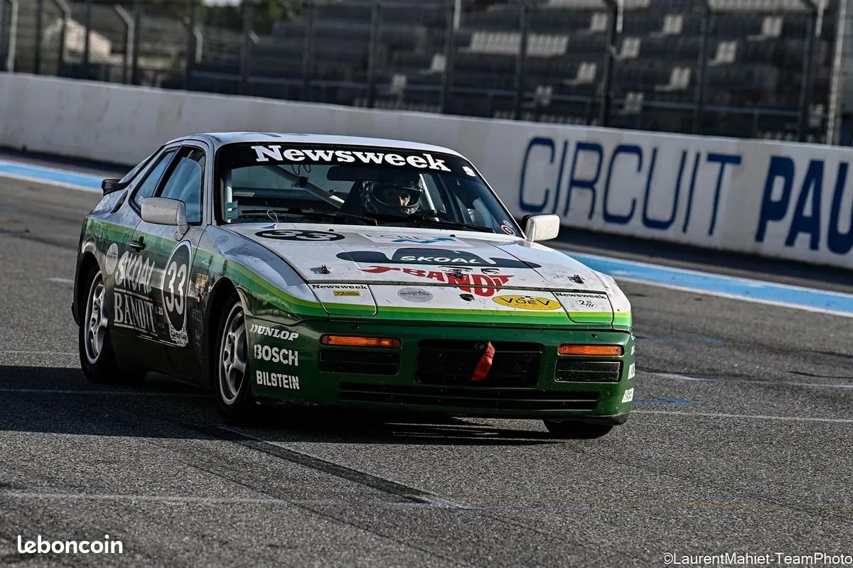 Porsche 944