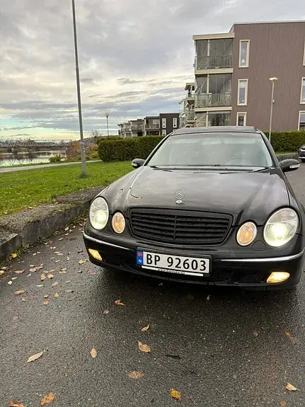 Mercedes-Benz E 220 D 2004 photo 4