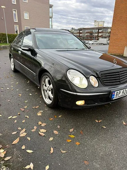Mercedes-Benz E 220 D 2004 photo 3