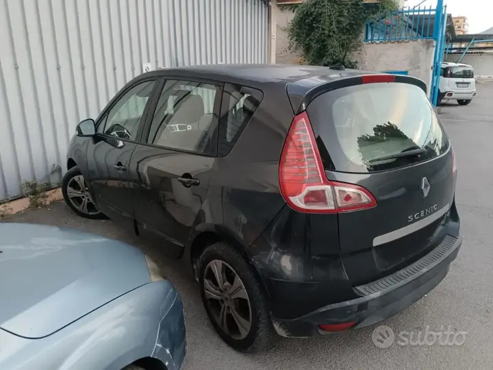 Renault Scenic 2010 photo 2