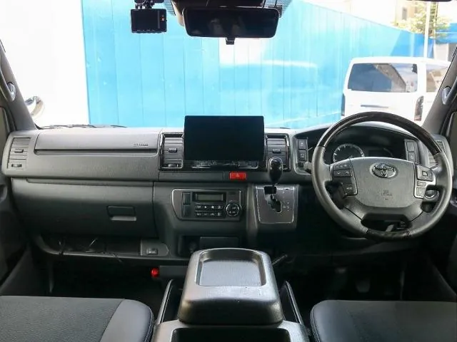 Toyota Hiace 2023 photo 2