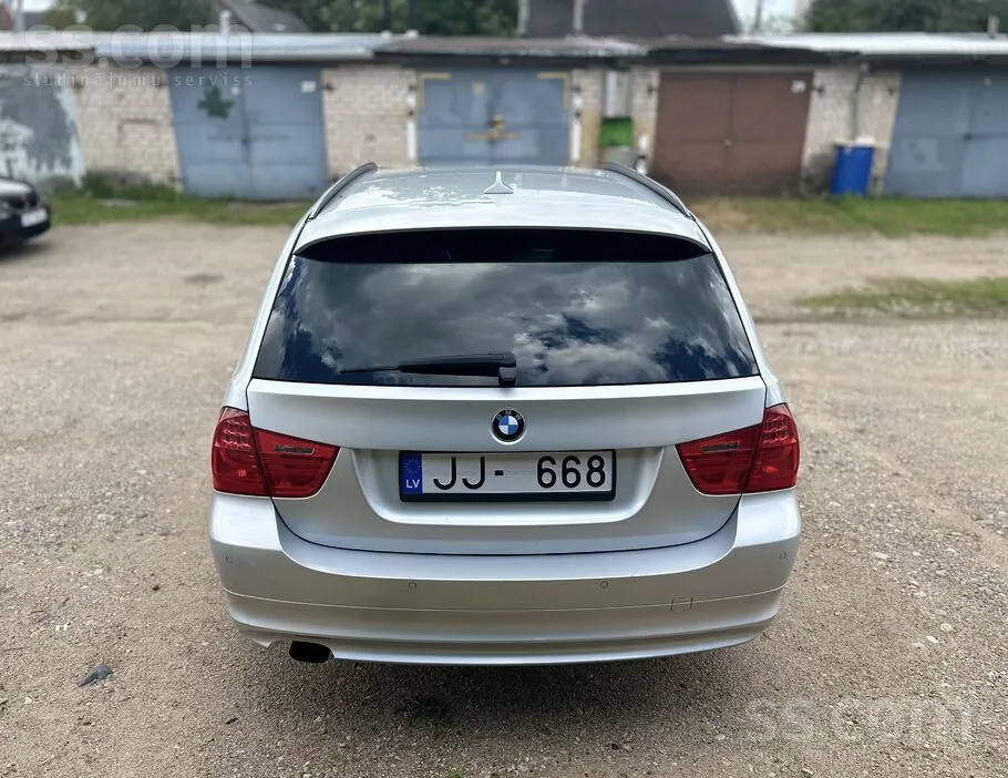 BMW 318 2010 photo 4