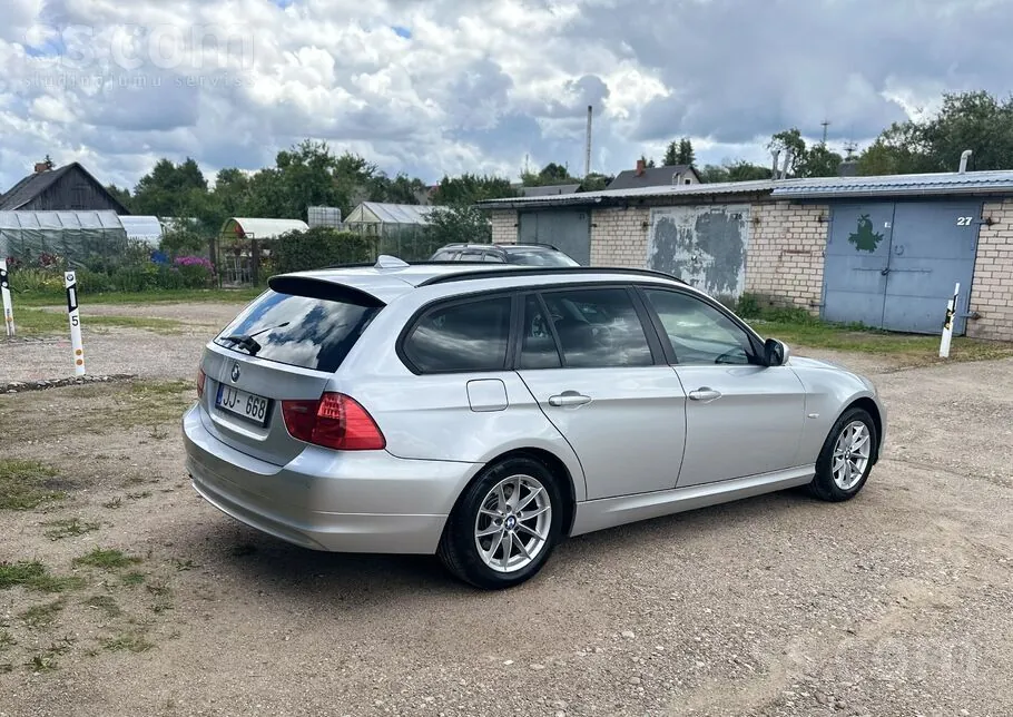 BMW 318 2010 photo 5
