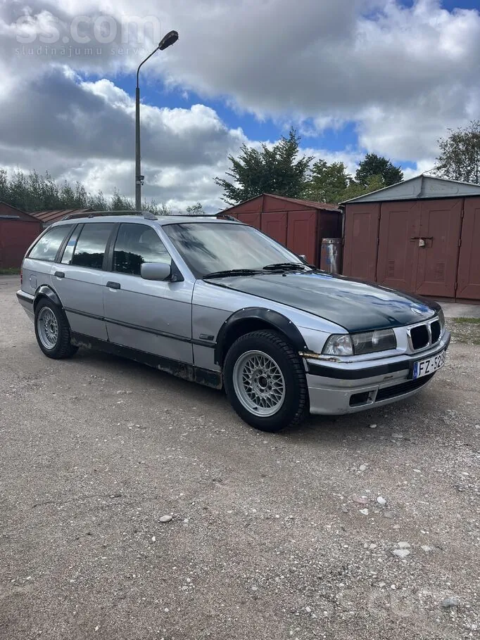 BMW 323 1997 photo 2