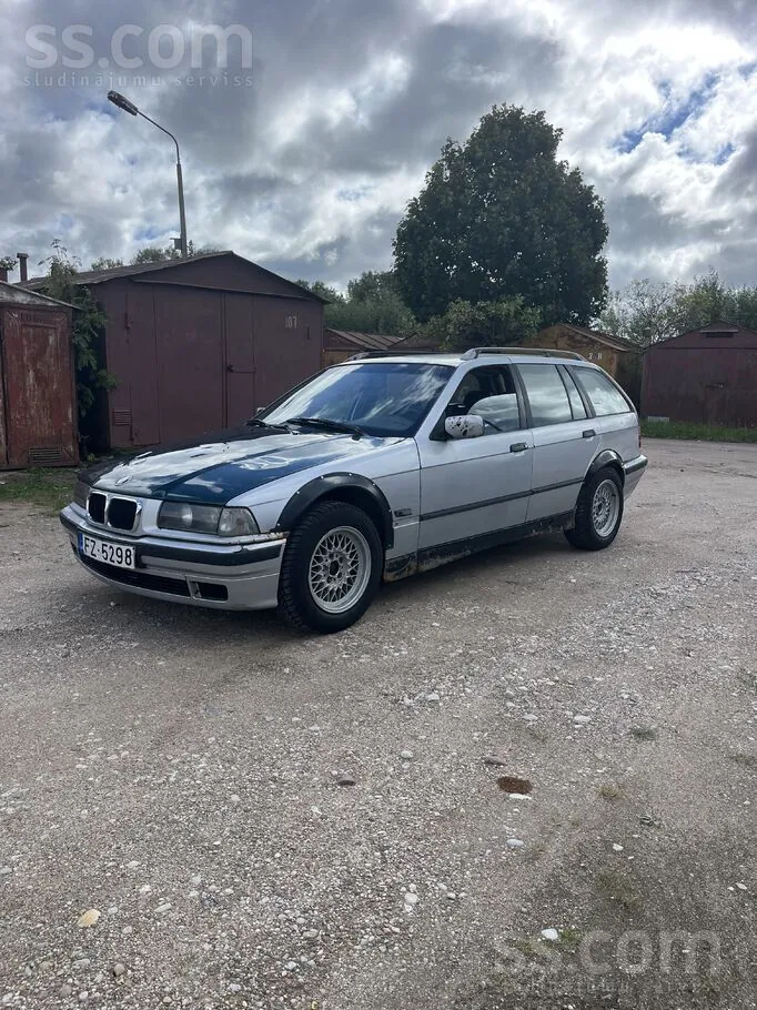 BMW 323
