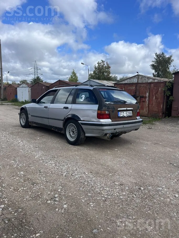 BMW 323 1997 photo 3