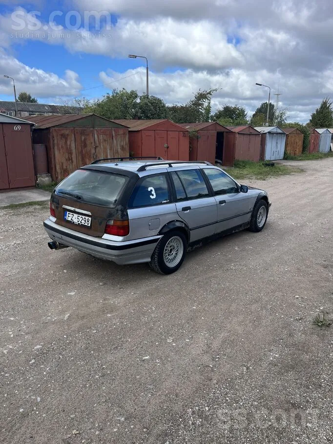 BMW 323 1997 photo 4
