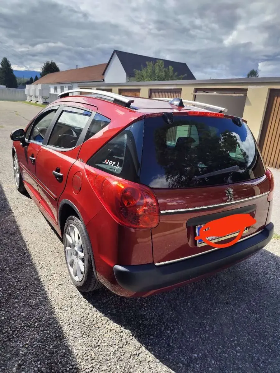 Peugeot 207 2010 photo 2