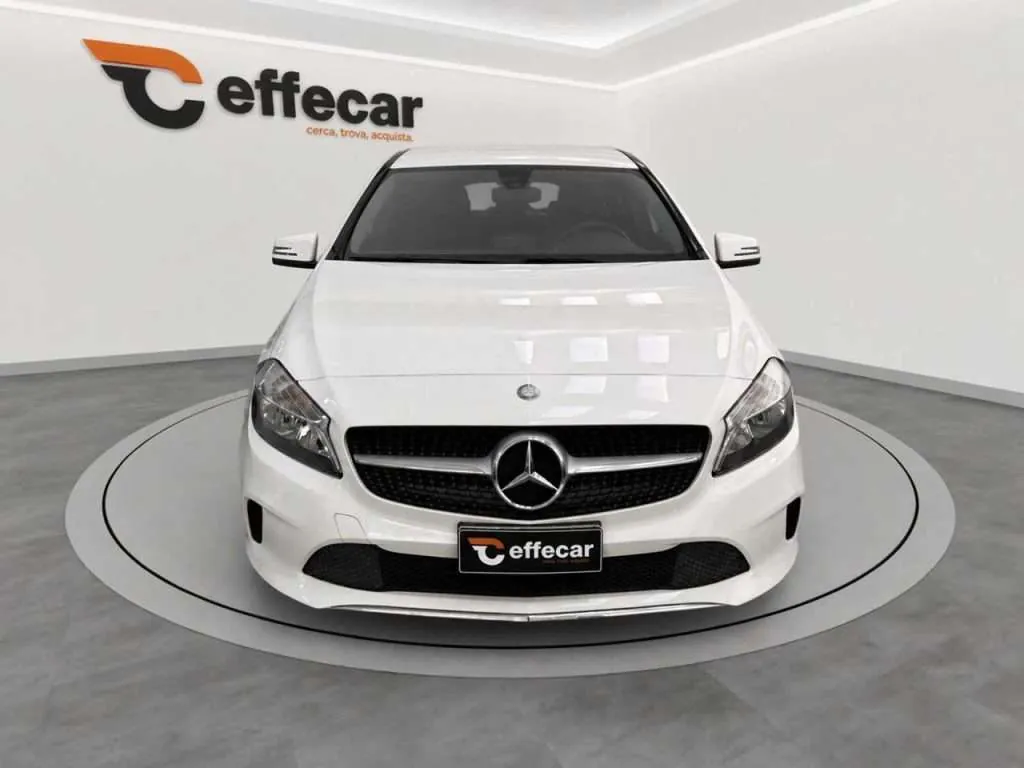 Mercedes-Benz A 180 2016 photo 2