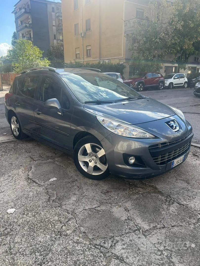 Peugeot 207 2011 photo 2