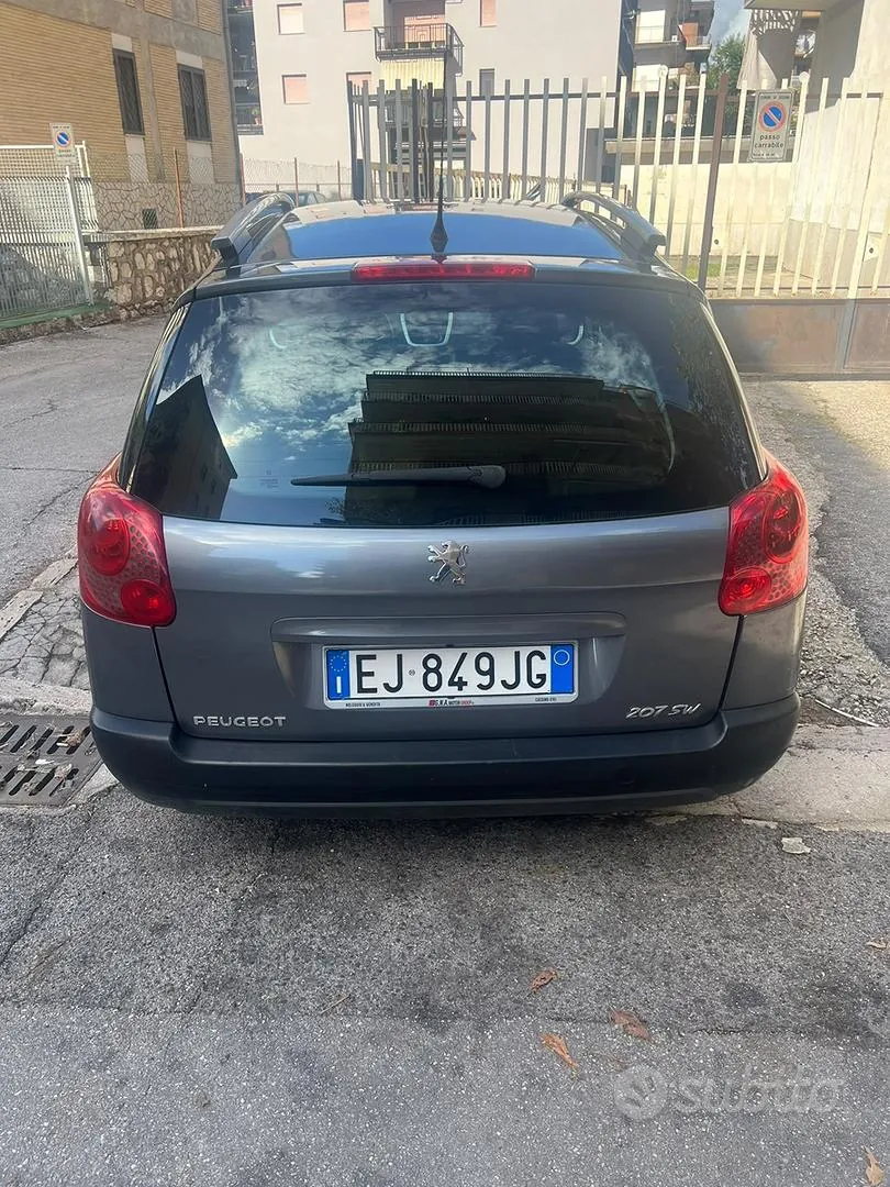 Peugeot 207 2011 photo 3