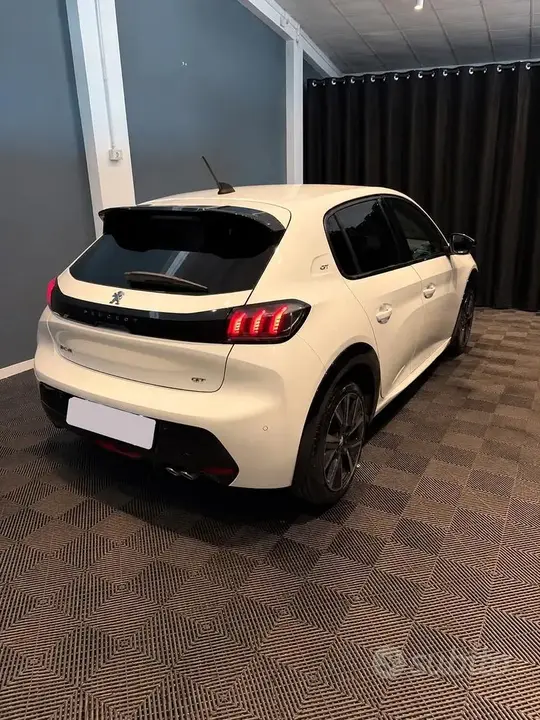 Peugeot 208 2022 photo 3