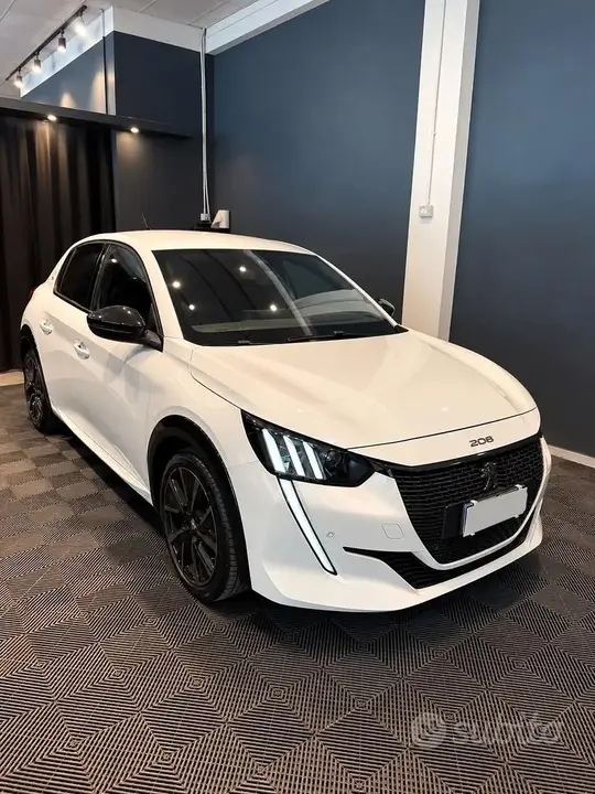 Peugeot 208 2022 photo 2