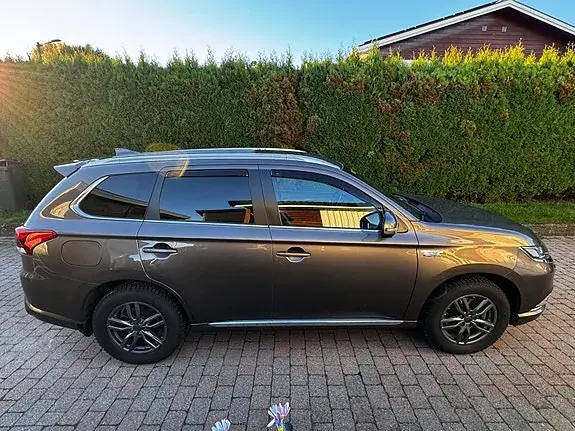 Mitsubishi Outlander 2020 photo 2