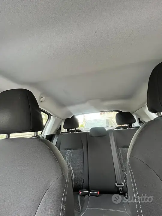Peugeot 208 2014 photo 4