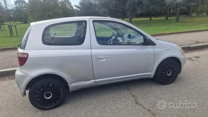 Toyota Yaris 2001 photo 3