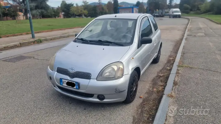Toyota Yaris 2001 photo 2