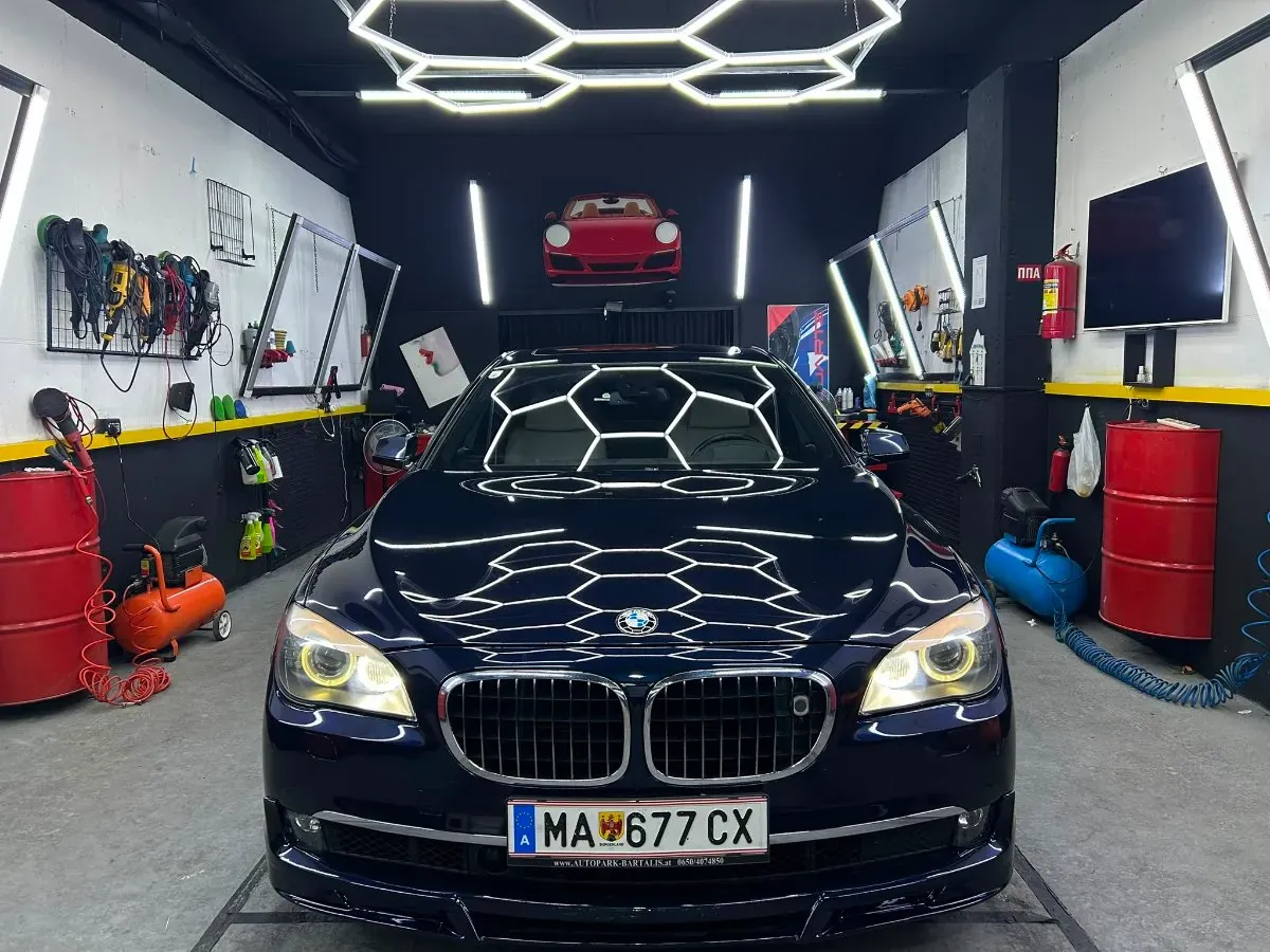 BMW 7 Series 2009 photo 3