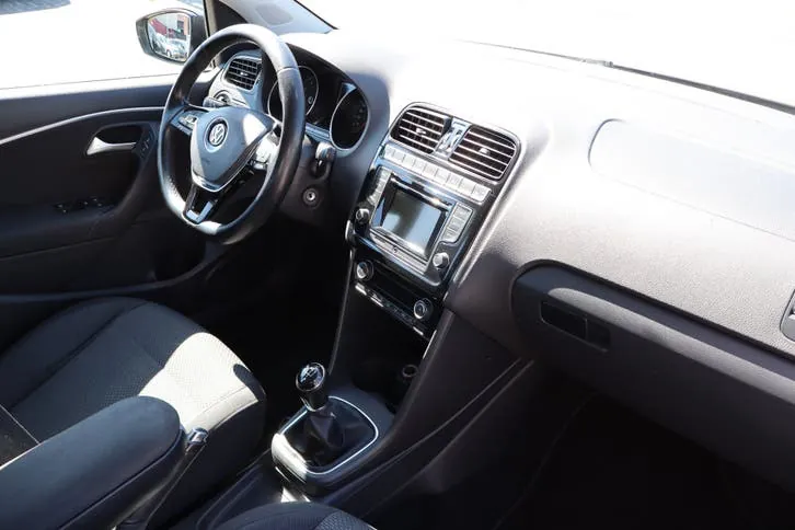 Volkswagen Polo 2016 photo 2