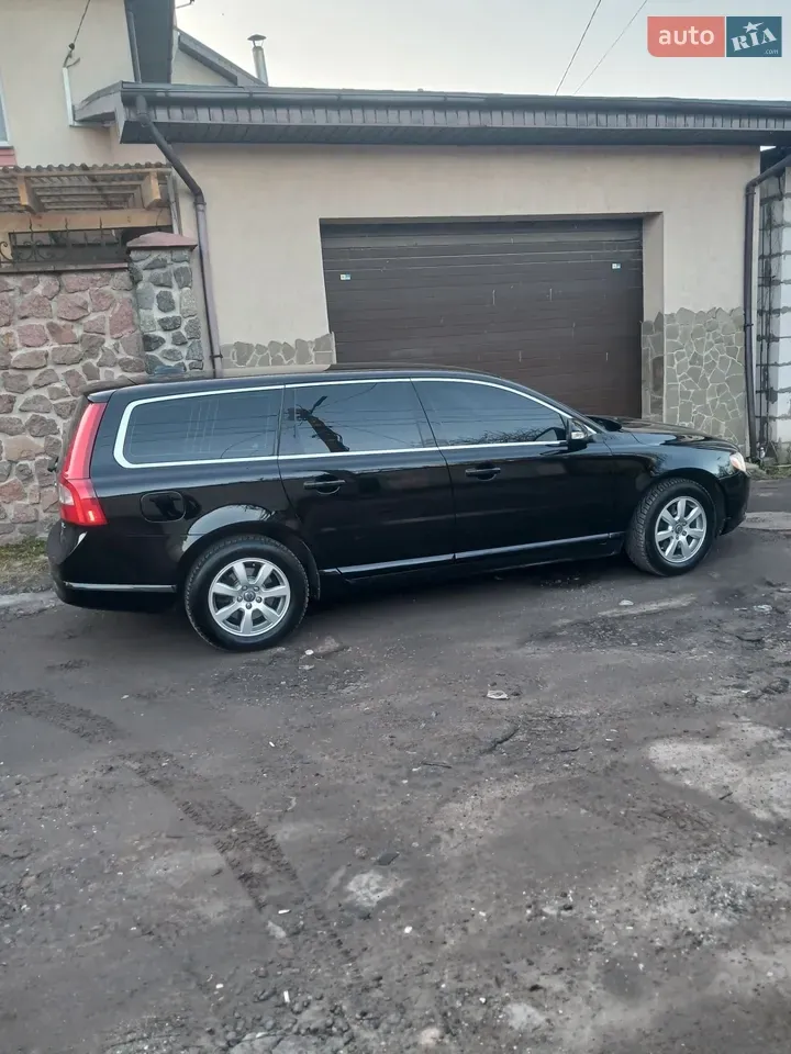 Volvo V70 2011 photo 2