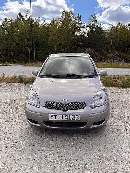 Toyota Yaris 2004 photo 2