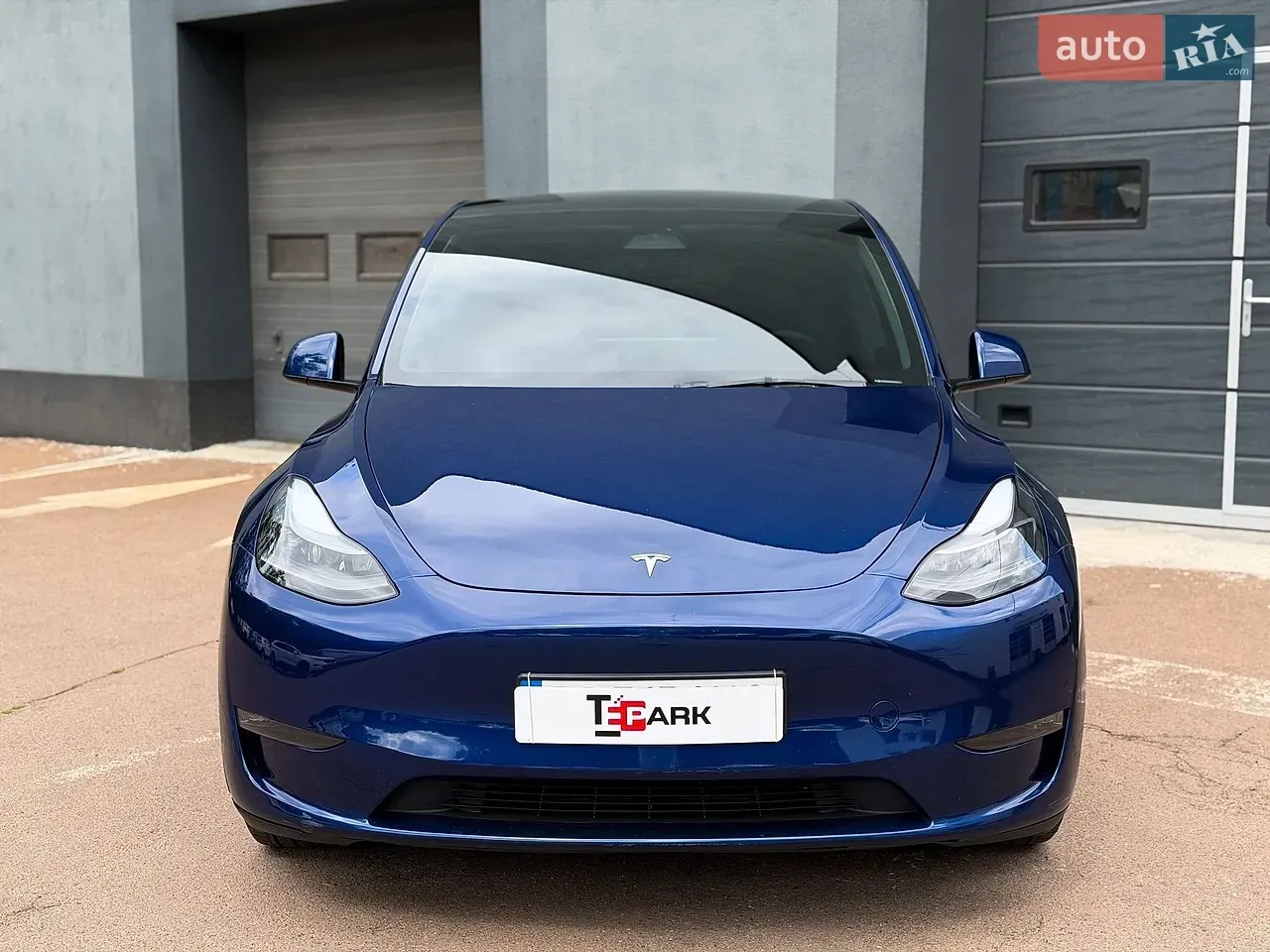 Tesla Model Y 2023 photo 2