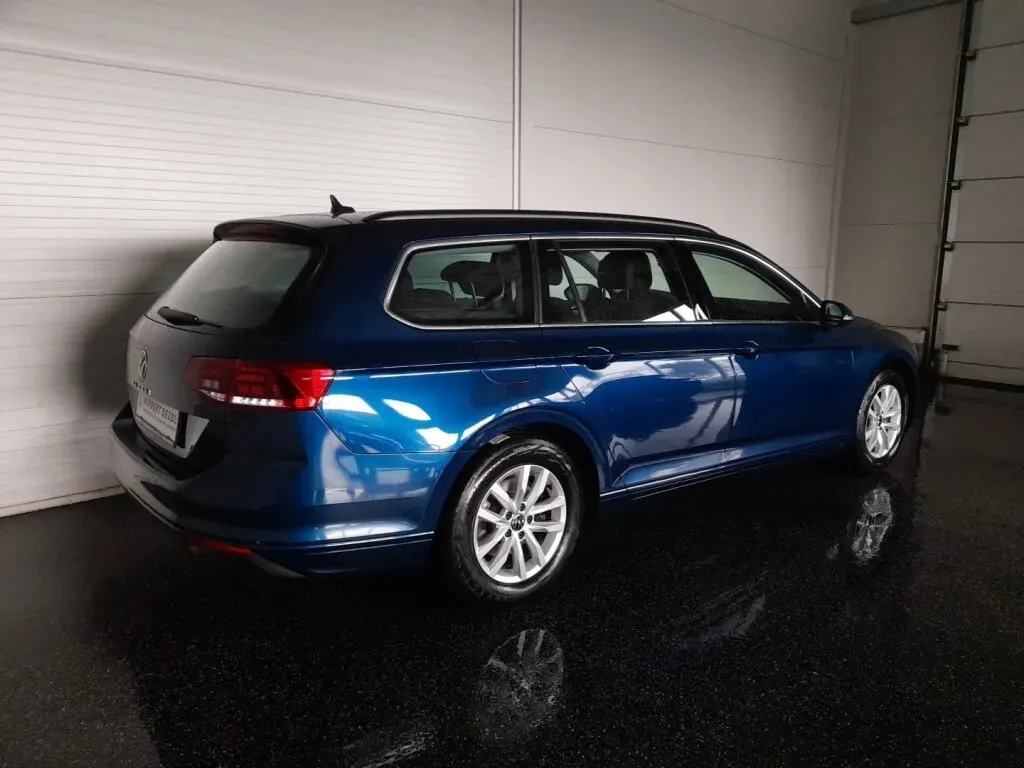 Volkswagen Passat 2022 photo 2