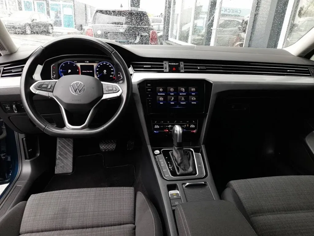 Volkswagen Passat 2022 photo 3