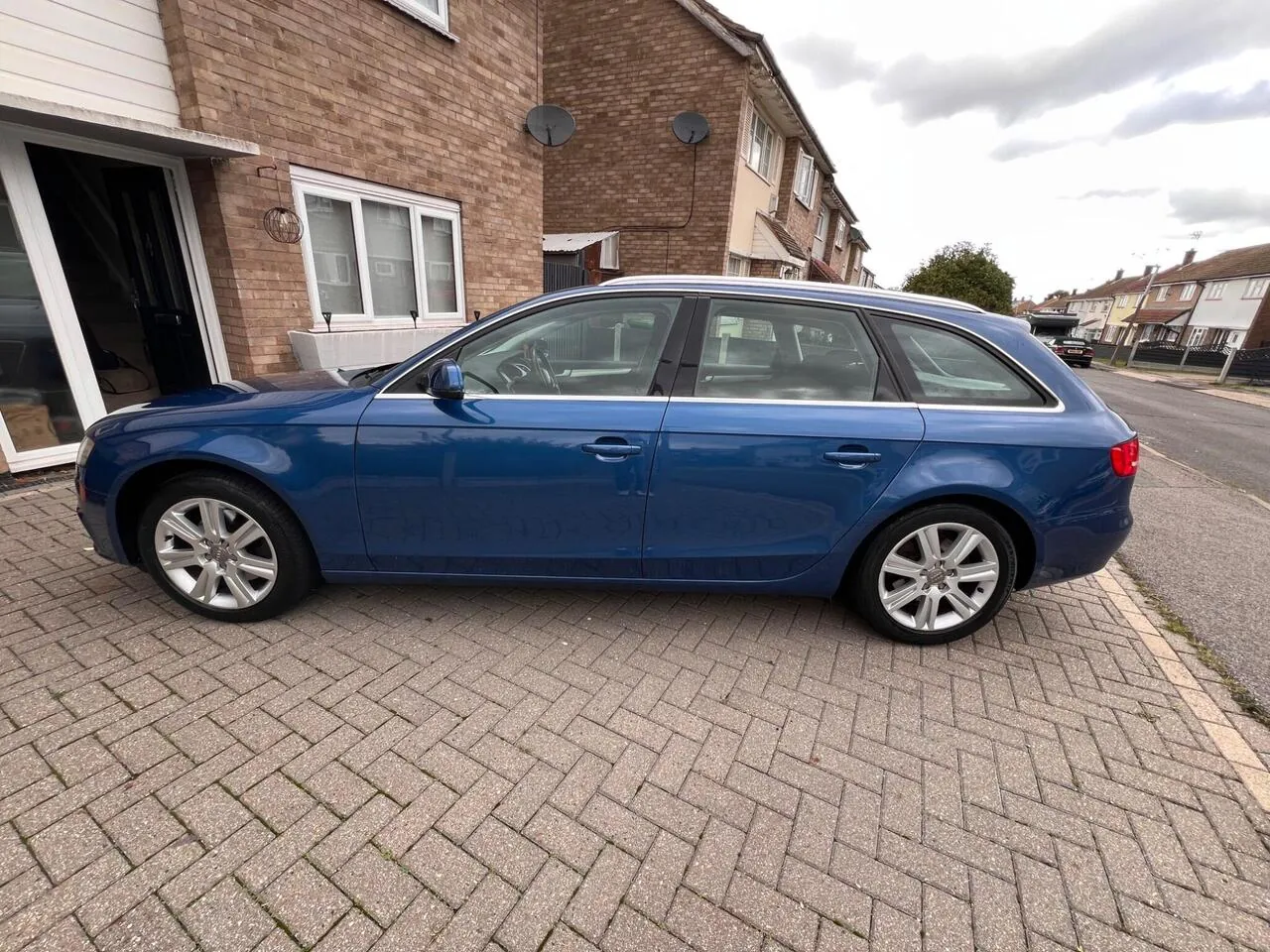 Audi A4 Avant 2011 photo 4